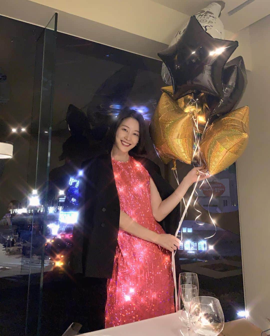 イ・ヒョニさんのインスタグラム写真 - (イ・ヒョニInstagram)「✨✨✨ Bling Bling Year End Party 🎉 사랑하는 사람들과🥰」12月15日 20時55分 - lee.hyunyi