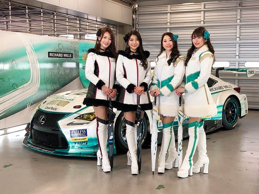 涼野はるかさんのインスタグラム写真 - (涼野はるかInstagram)「* * #TGRF  Toyota Gazoo Racing Festival ご来場頂きありがとうございました！！ * 普段のレースの時とは違ったサーキットが見られて、 色んな方にお会いできて、楽しかったなぁ(*´ω`*)💓 * 2019年TWSプリンセス納め👸🏼 また来年お会いできますように。 * * #スーパーgt #トヨタ #レクサス #レースクイーン #大阪トヨペット #motorsports #supergt #lexus #lmcorsa #tws」12月15日 21時24分 - suzuno_haruka