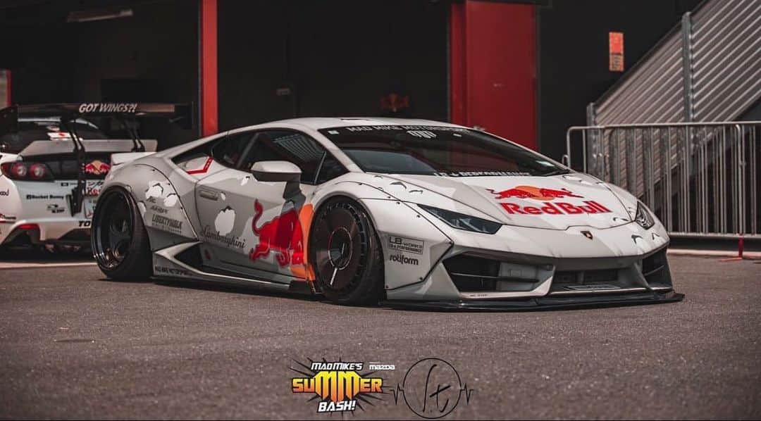 のインスタグラム：「Liberty walk自由に歩く！！！ LB★WORKS LAMBORGHINI HURACAN DRIFT CAR😊  @libertywalkkato @madmike.123 @lamborghini  #libertywalk#libertywalkkato#lbworks#lamborghini#madmike#drift#widebody#redbull#goodwoodfos#ltmw#libertywalkeu#yokohamatire #fiexhaust #airrexsuspension #stance#ドリフト」