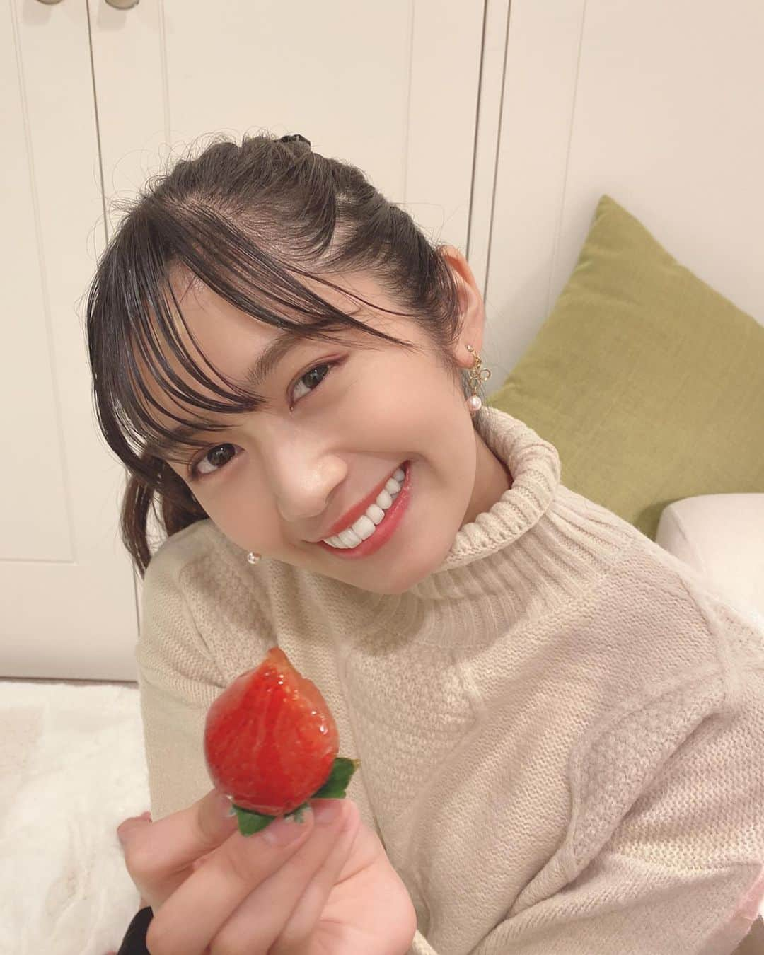 浅野杏奈さんのインスタグラム写真 - (浅野杏奈Instagram)「いちごあめ🍓﻿ 食べたくて作っちゃった🤣﻿ ﻿ ﻿ ASMRもどき付きww﻿ ﻿ YouTube見てたら美味しそうなんだもん〜むふふ﻿ 草莓🍓﻿ ﻿ ﻿ ﻿ #ポートレート #fashion #followme #アイドル #爱豆 #ootd  #coordinate #コーデ #时装 #idol #今日のコーデ #style #asmr #いちご #いちご飴 #いちごあめ #草莓」12月15日 21時32分 - this.is.anna_box