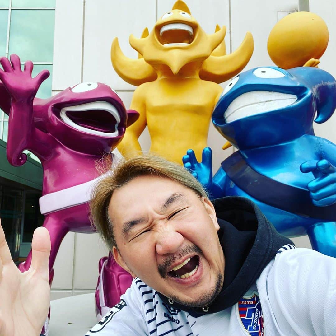 植田朝日のインスタグラム：「🇯🇵🇰🇷 2002年のキャラクター達と。  てか、ロス五輪のイーグルサムとかソウル五輪のホドリとかに比べ、年々キャラクターが弱くなってる気がするのはオレだけ⁉️ まっ、なんかユニットっぽいっしょ⁉️ #tokyo12 #朝日旅 #韓国遠征 #蔚山遠征」