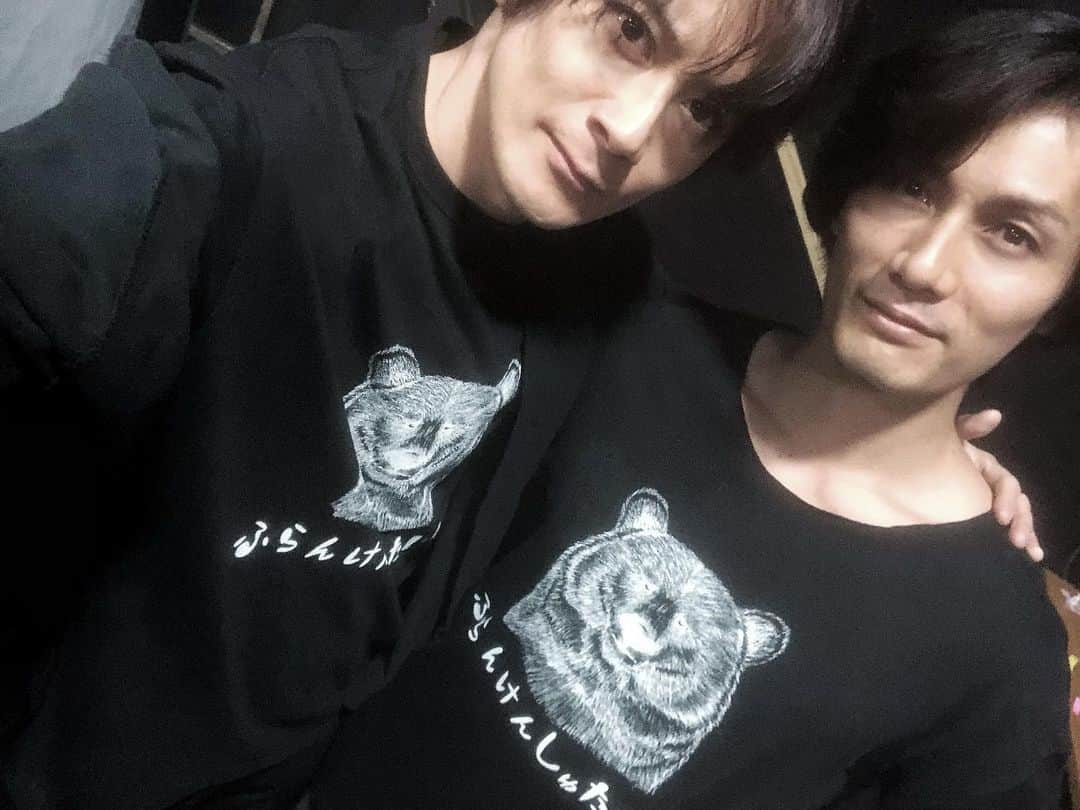 小西遼生さんのインスタグラム写真 - (小西遼生Instagram)「昨日のフランケンシュタイン稽古場見学会。お客様を案内するキャストたち、を撮る。お見送り後名残を惜しむクマたち。ありがとうございました。 #フランケンシュタイン #frankenstein #MONSTERS」12月15日 12時54分 - ryosei_konishi_official