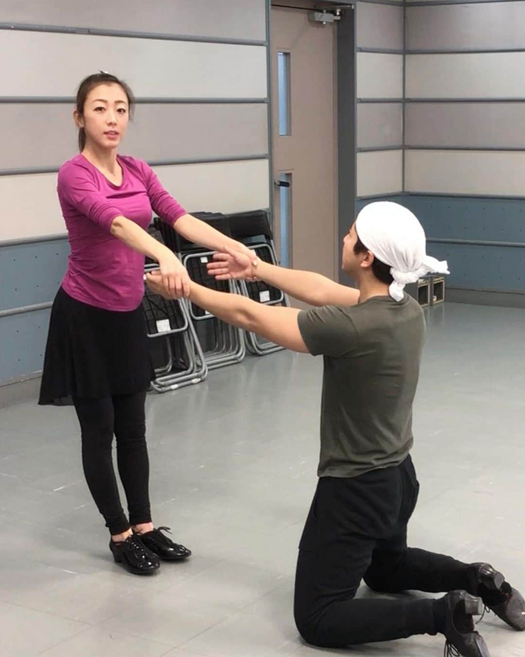 村主章枝さんのインスタグラム写真 - (村主章枝Instagram)「Looks like we are playing 😂 #金スマ社交ダンス  #socialdance  #社交ダンス  #latindance」12月15日 13時07分 - fumie.suguri