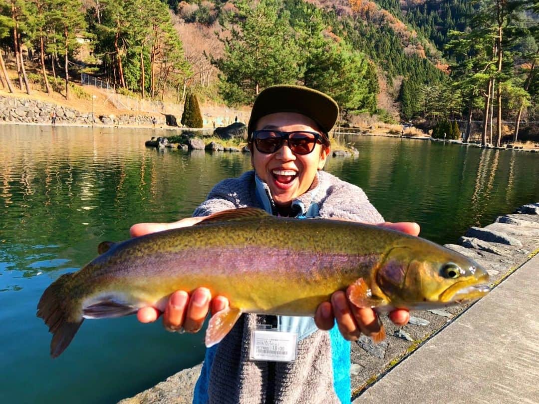 金子貴俊さんのインスタグラム写真 - (金子貴俊Instagram)「久々のトラウト！！ なんとかいいサイズゲット！！ やっぱり楽しいなぁー。  #釣り#釣り好き#トラウト#フィッシング #smith#ムカイフィッシング#フィンチ#finch#fishing#trout#angler#fishinglife #fishingfan」12月15日 13時03分 - takatoshi_kaneko
