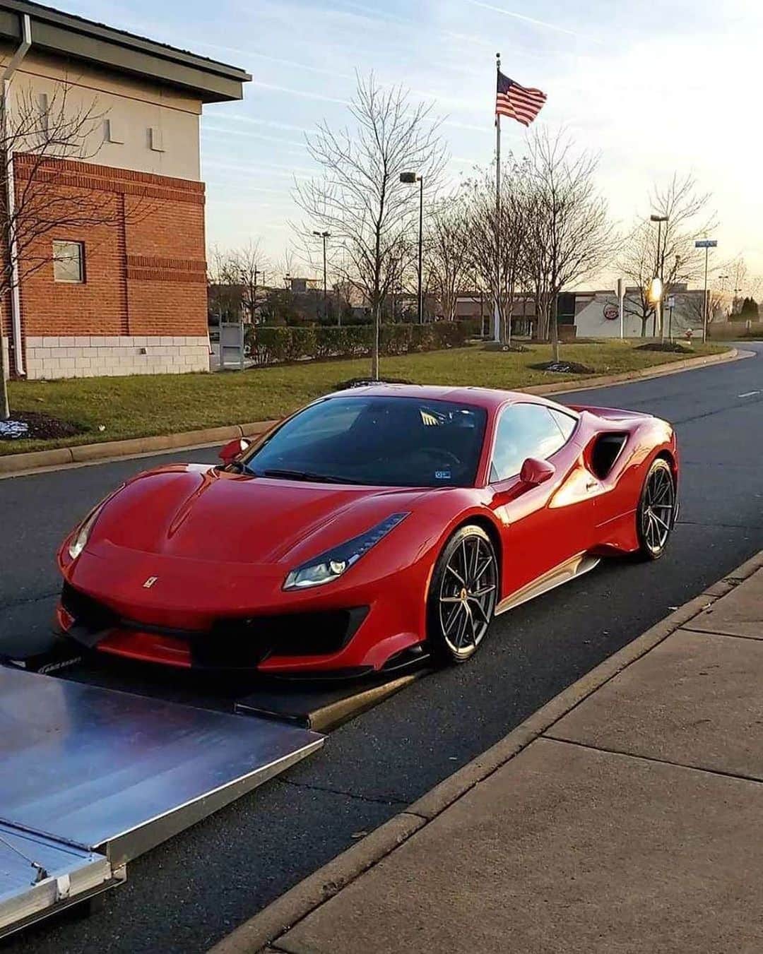 CARLiFESTYLEさんのインスタグラム写真 - (CARLiFESTYLEInstagram)「@wiresonly just added a Ferrari 488 Pista to his collection.  What do you think? #carlifestyle」12月15日 13時09分 - carlifestyle