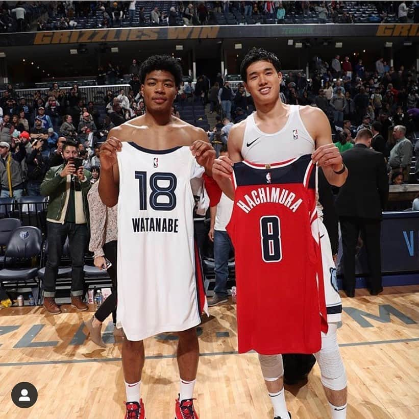 渡邊雄太さんのインスタグラム写真 - (渡邊雄太Instagram)「🇯🇵🇯🇵🇯🇵🤝🤝🤝 NBA日本人対決💪😤 次はもっと長い時間同じコートに立てるように」12月15日 14時04分 - yutawatanabe12