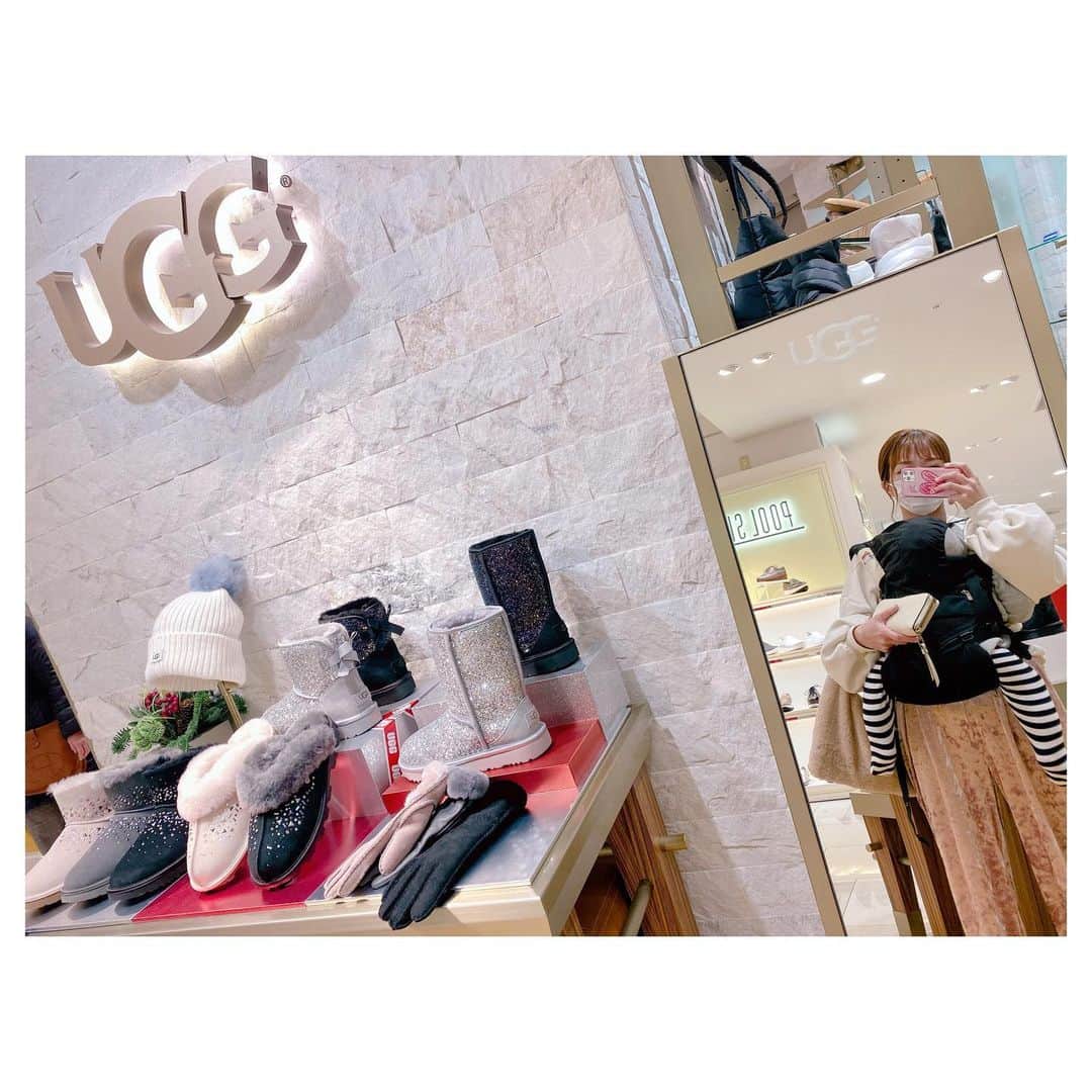 辻希美さんのインスタグラム写真 - (辻希美Instagram)「🎄プレゼント買いに行って、誘惑に負けて自分の靴とbagも買ってしまった😅💕笑。  #ugg  #Xmas #🎄💕 #プレゼント #🎁💕 #自分へのXmasプレゼント #皆の分もちゃんと買ったよ #😉🎄💕 #可愛かった #可愛すぎた」12月15日 14時45分 - tsujinozomi_official