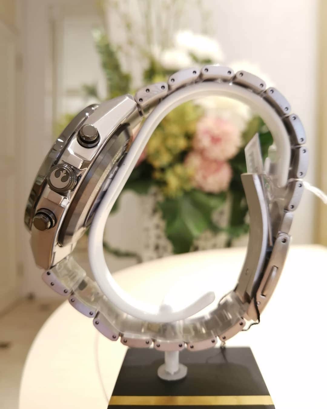 NAKANIWA WISPさんのインスタグラム写真 - (NAKANIWA WISPInstagram)「. CITIZEN ATTESA STAR WARS collaboration Model limited 1,200 . Ref. CC4005-63L Cal. F950 Price : ¥250,000JPY+TAX . 12月5日発売 シチズン アテッサ スター・ウォーズ コラボ モデル 限定1,200本 . スター・ウォーズの世界観をイメージした限定モデルをご紹介します。 裏ぶたにはスター・ウォーズのイラストロゴ刻印が入った、チタンボディのGPS電波ソーラー時計です。 パーペチュアルカレンダー ワールドタイム サマータイム デュアルタイム 1/20クロノグラフ搭載 の高性能モデルです。 限定BOX付き。 . #CITIZEN #ATTESA #STARWARS #collaborationmodel #titanium #GPSradiosolar #Perpetualcalendar #WorldTime #SummerTime #DualTime #Chronograph #specialbox」12月15日 14時48分 - nakaniwawatch