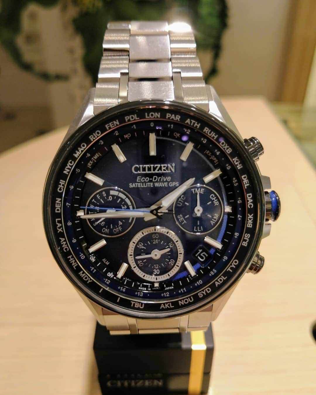 NAKANIWA WISPさんのインスタグラム写真 - (NAKANIWA WISPInstagram)「. CITIZEN ATTESA STAR WARS collaboration Model limited 1,200 . Ref. CC4005-63L Cal. F950 Price : ¥250,000JPY+TAX . 12月5日発売 シチズン アテッサ スター・ウォーズ コラボ モデル 限定1,200本 . スター・ウォーズの世界観をイメージした限定モデルをご紹介します。 裏ぶたにはスター・ウォーズのイラストロゴ刻印が入った、チタンボディのGPS電波ソーラー時計です。 パーペチュアルカレンダー ワールドタイム サマータイム デュアルタイム 1/20クロノグラフ搭載 の高性能モデルです。 限定BOX付き。 . #CITIZEN #ATTESA #STARWARS #collaborationmodel #titanium #GPSradiosolar #Perpetualcalendar #WorldTime #SummerTime #DualTime #Chronograph #specialbox」12月15日 14時48分 - nakaniwawatch