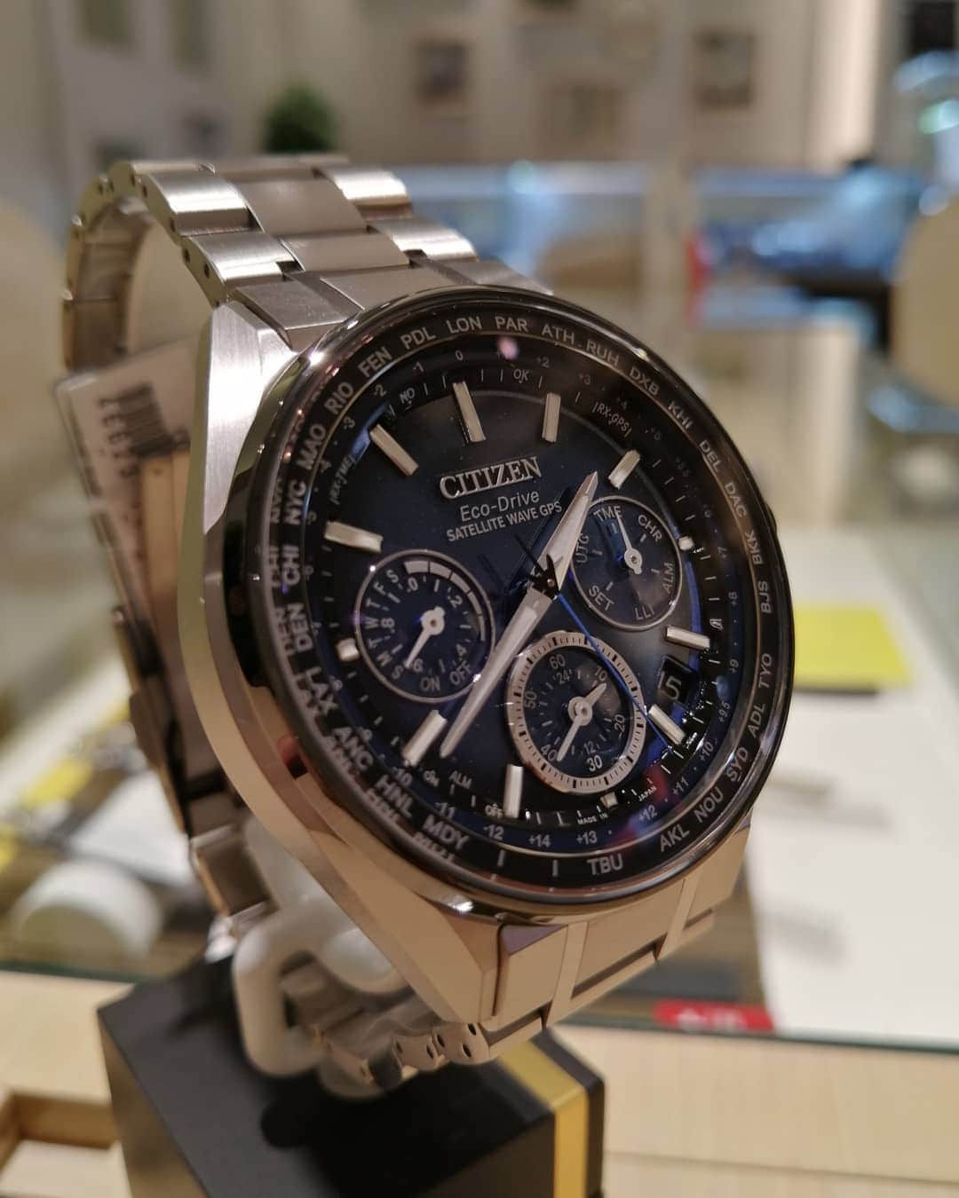 NAKANIWA WISPさんのインスタグラム写真 - (NAKANIWA WISPInstagram)「. CITIZEN ATTESA STAR WARS collaboration Model limited 1,200 . Ref. CC4005-63L Cal. F950 Price : ¥250,000JPY+TAX . 12月5日発売 シチズン アテッサ スター・ウォーズ コラボ モデル 限定1,200本 . スター・ウォーズの世界観をイメージした限定モデルをご紹介します。 裏ぶたにはスター・ウォーズのイラストロゴ刻印が入った、チタンボディのGPS電波ソーラー時計です。 パーペチュアルカレンダー ワールドタイム サマータイム デュアルタイム 1/20クロノグラフ搭載 の高性能モデルです。 限定BOX付き。 . #CITIZEN #ATTESA #STARWARS #collaborationmodel #titanium #GPSradiosolar #Perpetualcalendar #WorldTime #SummerTime #DualTime #Chronograph #specialbox」12月15日 14時48分 - nakaniwawatch