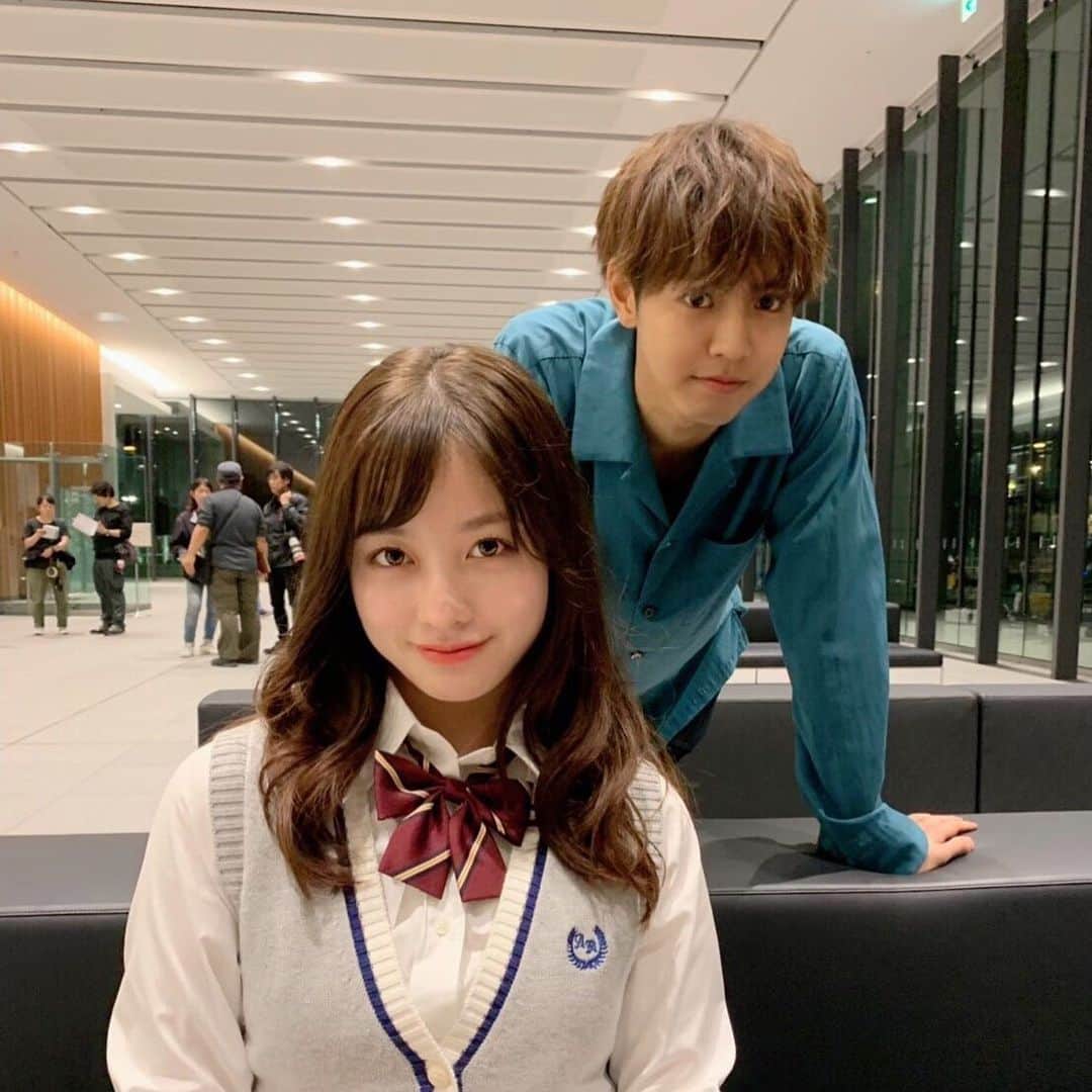 映画『午前0時、キスしに来てよ』のインスタグラム：「こんにちは🌞公式見習いでっす🐥‼️﻿ ﻿ #みんなで0キス見に来たよ たくさんの感想ありがとうっす😭全部紹介したい😭😭﻿ ﻿ 見習い🐥的に、教室で「楓の彼女なんてうらやま〜✨」の後の環奈さんの「わたしが彼女だよ...！」の一瞬の表情からのぐふふシーンも最高🥺💓ぜひ注目してほしいっす😘﻿ ﻿ #ゼロキス公開﻿ #午前0時キスしに来てよ﻿ #片寄涼太 #橋本環奈」