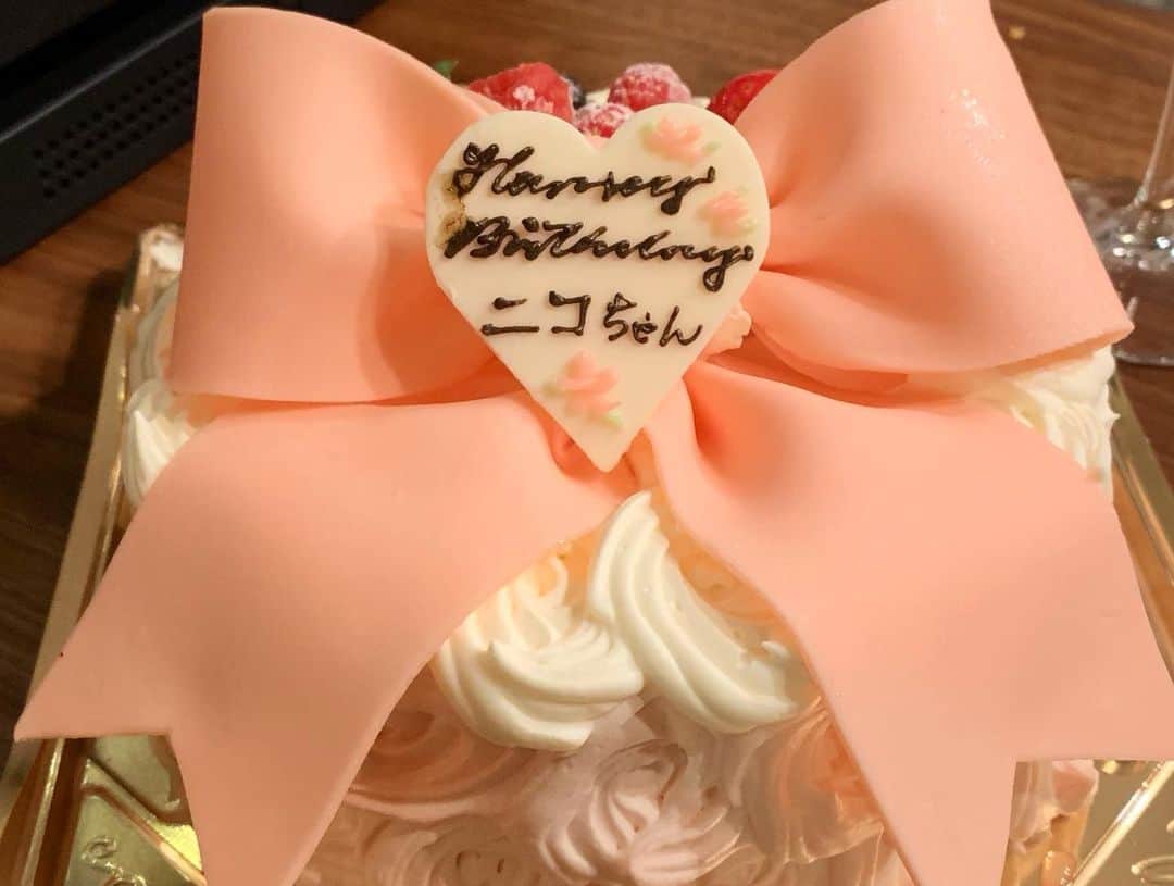 内藤陽子さんのインスタグラム写真 - (内藤陽子Instagram)「12月13日、ニコが5歳になりました🎂 5年間、無事にケガも大病も なく、健やかに、育ってくれています。 楽しい時も沢山あって、 上手くいかなくて互いに泣いちゃう時もあったけど、ここまで2人でなんとかやってこれました😭 支えてくれている、家族や保育園、周囲の人々のおかげです。 感謝の気持ちを忘れずに、 がんばります！ 次の目標は小学生👱‍♀️ #5歳 #みんな #お友達のお誕生日会 #初めてだって  #happybirthday #ニコ」12月15日 15時47分 - dadaflora
