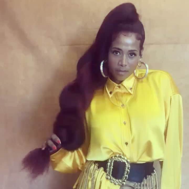 ケリスのインスタグラム：「Saturday night shimmy shimmy @maishaoliver」