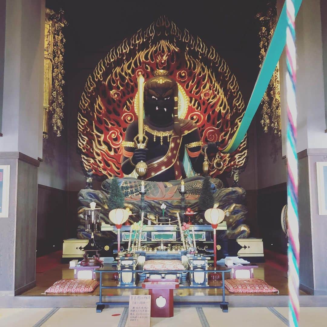のインスタグラム：「ライブ成功祈願に児玉、蓮台寺・由伽神社に参拝。この後児玉JAMMINGにて武藤ウエノワンマン。ツアー今シーズンのラストライブ。よろしくです！#神社 #寺 #御朱印 #不動明王」
