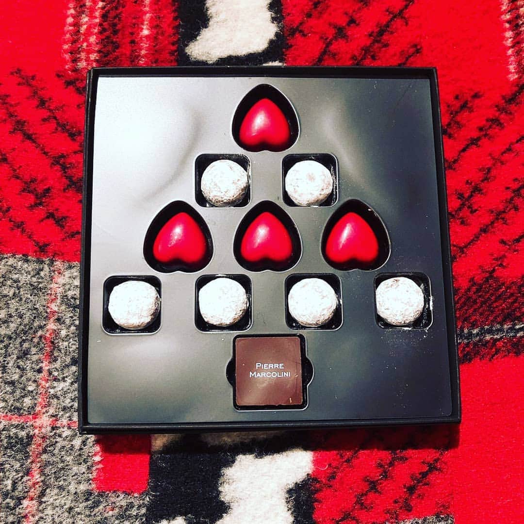 松井珠理奈さんのインスタグラム写真 - (松井珠理奈Instagram)「クリスマスは、今年もやってくる🎄💕 #chocolate  #🎄 #大切に食べます 😘」12月15日 15時58分 - jurinamatsui3