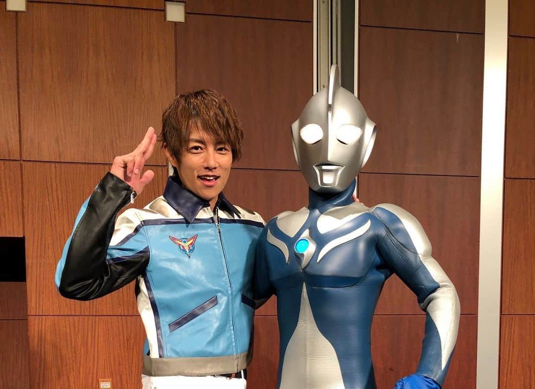 杉浦太陽さんのインスタグラム写真 - (杉浦太陽Instagram)「TSUBURAYA CONVENTION 「平成ウルトラ4大ヒーロー大集結！ 〜ダイナ・ガイア・アグル・コスモス〜」』 東京ドームホテルで開催されました！  ウルトラファミリーみんなに会えて本当に嬉しかったです^_^  ムサシとコスモスから、 フルムーンレクト🌕！！ また会おうね＾＾ @sugiurataiyou_official  #ツブコン #ツブラヤコンベンション #つるの剛士　くん #吉岡毅志　くん #高野八誠　くん #杉浦太陽 #ダイナ #ガイア #アグル #コスモス #みんな感極まって泣く #ウルトラマン #ウルトラファミリー #最高です #ありがとう！」12月15日 16時11分 - sugiurataiyou_official