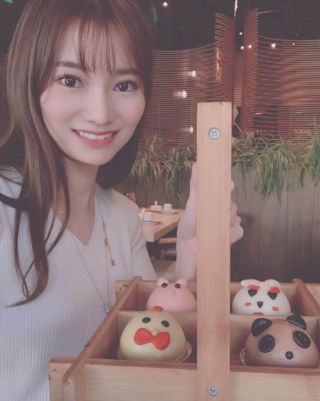 金子実加のインスタグラム：「かわいい豚まん🧡❤️✨✨ . . . . . . . . . . #insta映え #上海　#中国　#的上海 #상하이　#豚まん　#金子実加　#旅行」