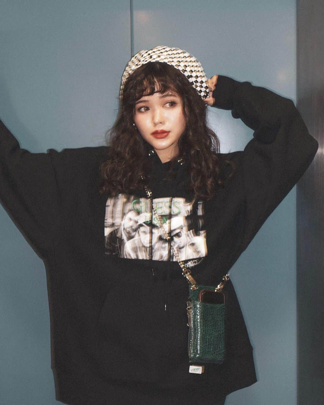 のインスタグラム：「ㅤㅤㅤㅤㅤㅤㅤㅤㅤ 💚💙🖤 ㅤㅤㅤㅤㅤㅤㅤㅤㅤ  #guess #ggl_jp #jgene #claires」