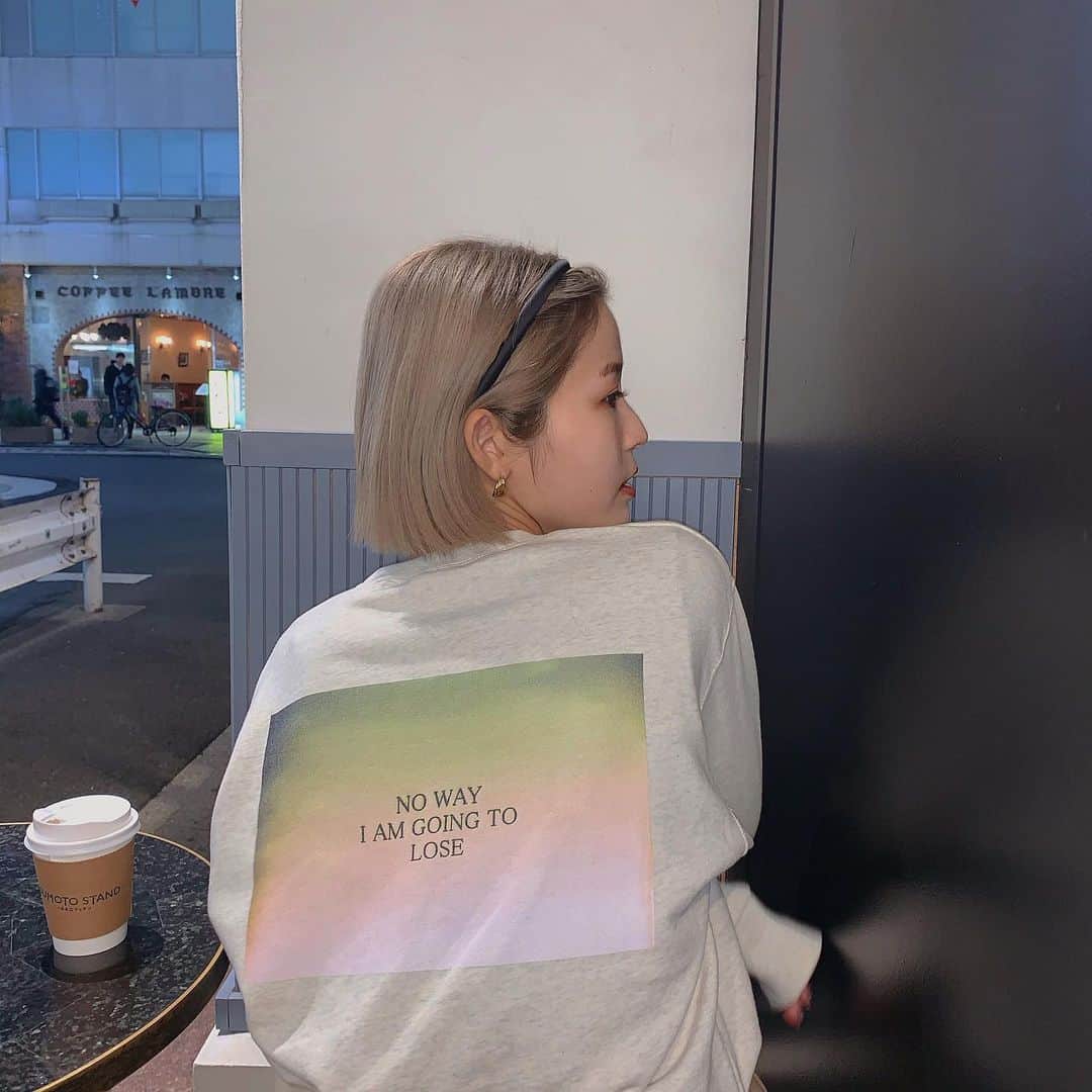 のインスタグラム：「_ 髪の毛にあわせてまつげもいつもより色素うすめにしてもらいました🧡　@mikacoito さんいつもありがとうございます❤︎❤︎ かわいいトレーナーは　@_edt_official  のです~✌︎やかちゃんと色違い❤︎」