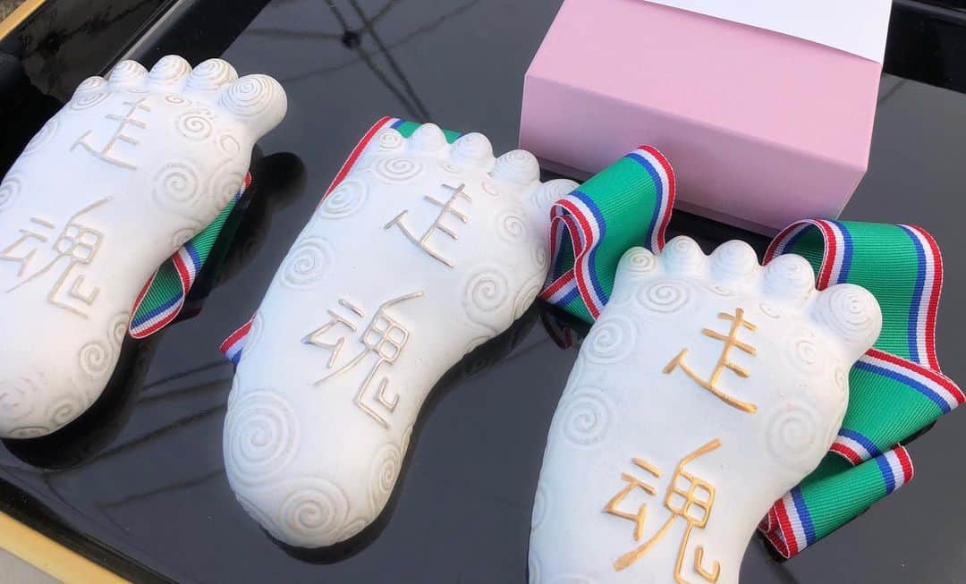 福島和可菜さんのインスタグラム写真 - (福島和可菜Instagram)「🏃‍♂️紀美野ふれあいマラソン🏃‍♂️ 参加参加させていただきましたぁ✋  様々な距離やカテゴリーがあり、1000名を超える皆様と共に、盛り上がった素晴らしい大会でした😊  それにしても、キッズ、そして学生の皆様がとにかく速い‼️‼️‼️将来が楽しみです✨  私は、表彰式のプレゼンターなどもやらせていただき、クォーターマラソンにゲストランナーとして参加🥰皆様と共に一緒に走らせていただきました🏃‍♂️クォーターマラソンのコースは、笑えるほどのアップダウン😳（笑）  下って、上ってまた下る…を繰り返し、ゴールも起伏のある芝生を走ると言う面白いコース👍 走りごたえあったわぁ🤗  初参加の大会でしたが、たくさんの皆様に声をかけていただき、嬉しかったなぁ😍 また素敵な大会に参加させていただけた事に、心から感謝です☀️☀️☀️ ありがとうございました💐  #和歌山県 #紀美野ふれあいマラソン #初 #memorial #キッズ #学生 #ハイレベル #凄い #マラソン #大会 #ありがとう #love #running #up #down #坂 #走る #guest #runner #ハイタッチ #GoPro #動画 #も #お楽しみに #🏃 #❤ #✋ #😊」12月15日 16時24分 - fukushimawakana