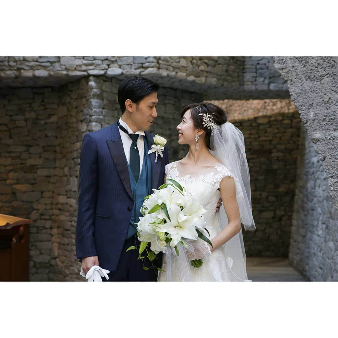 峯岸伽奈さんのインスタグラム写真 - (峯岸伽奈Instagram)「. . .  1st wedding anniversary🤵👰 #20181215  #weddinganniversary  #結婚記念日  #石の教会  #軽井沢ブレストンコート」12月15日 16時27分 - minegishikana_