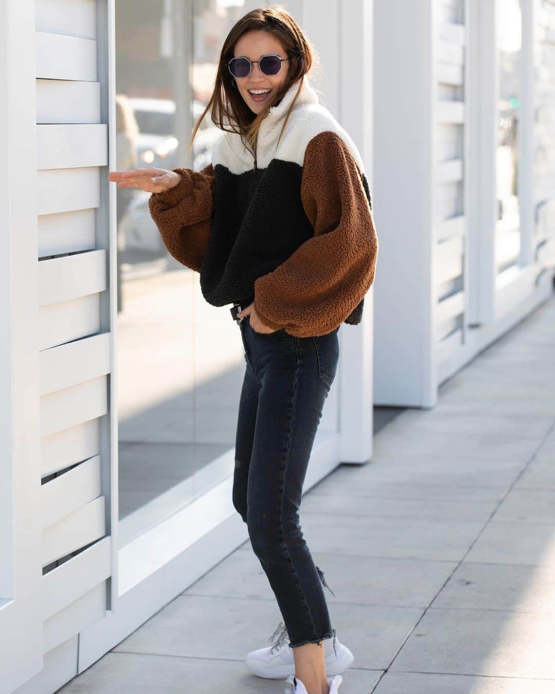 マチルダ・ルッツのインスタグラム：「When you’re done packing... I got this! Do you? #HELP #Ihatepacking」