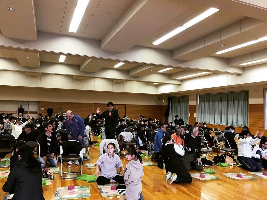 飯沼誠司さんのインスタグラム写真 - (飯沼誠司Instagram)「山形県天童市にてJPPCとASJの連携イベント。 講演、いのちの教室を終えて帰宅中。 往路復路で富士山を見れて良かった。 予想以上の100名を超える方に参加いただき、たくさんの子供たちにも参加してもらった。 全国回っていつもどこでもやり甲斐を感じる活動。 ASJをこれからもよろしくお願いします。 #JPPC #athletesavejapan  #aed #yamagata  #tendo #mtfuji」12月15日 16時34分 - seiji_iinuma