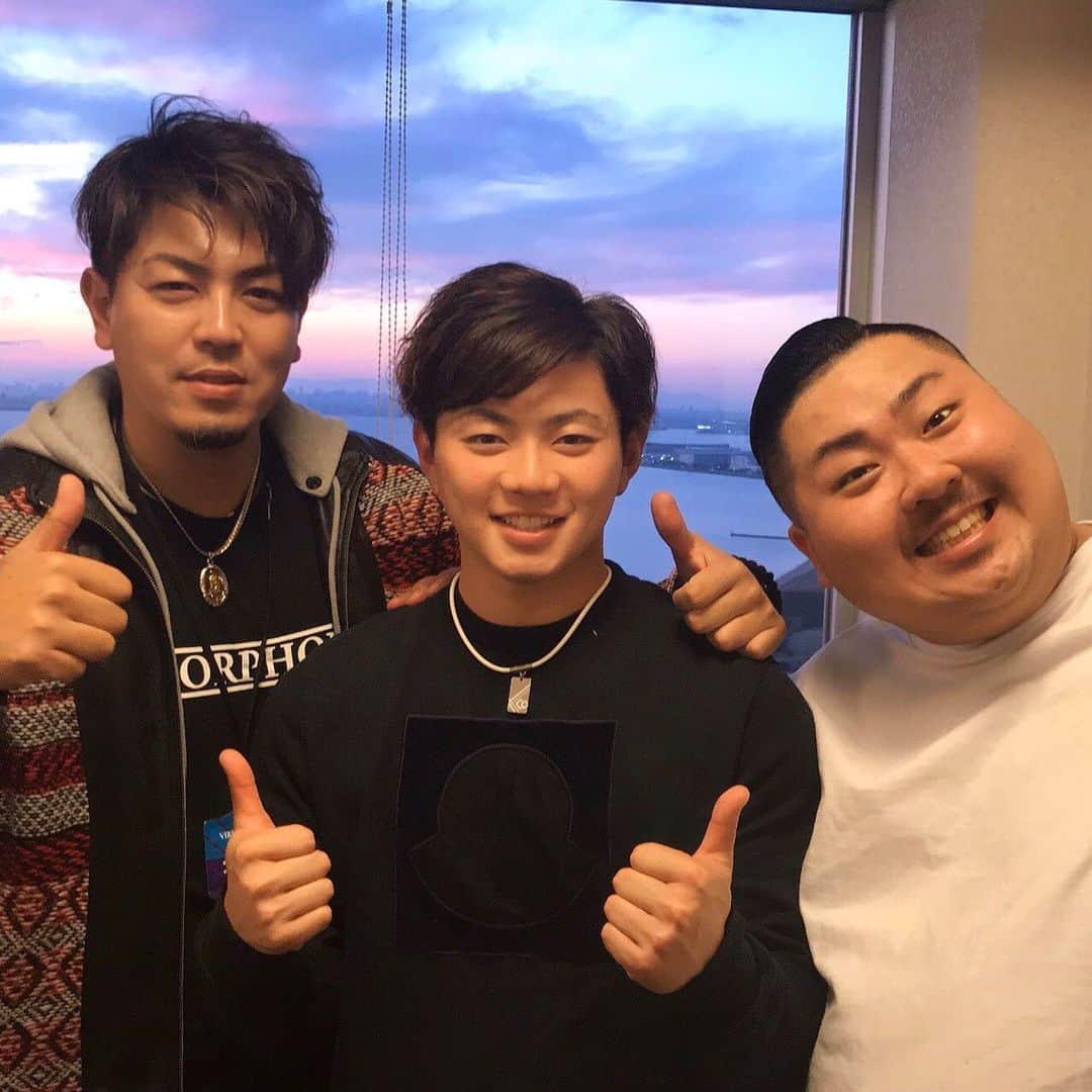 成田翔のインスタグラム：「今回初めてファンミーティングやらせていただきました！ とても楽しい時間を過ごせました❗️ また来年できたら、ぜひみなさんお越し下さい👍 最後の写真はふみさんではなくコアラのマーチです🤣  @big.fumi さん　@bj_seoly さん ありがとうございました❗️ #bigfumi #seoly」