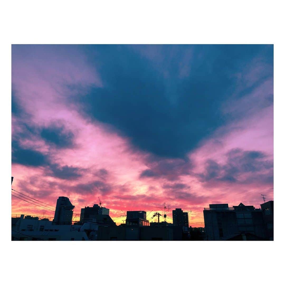 理絵さんのインスタグラム写真 - (理絵Instagram)「☁️☁️☁️ .  #sky #cielo #하늘 #空 #scenery #tokyo #japan」12月15日 16時57分 - ____rie____
