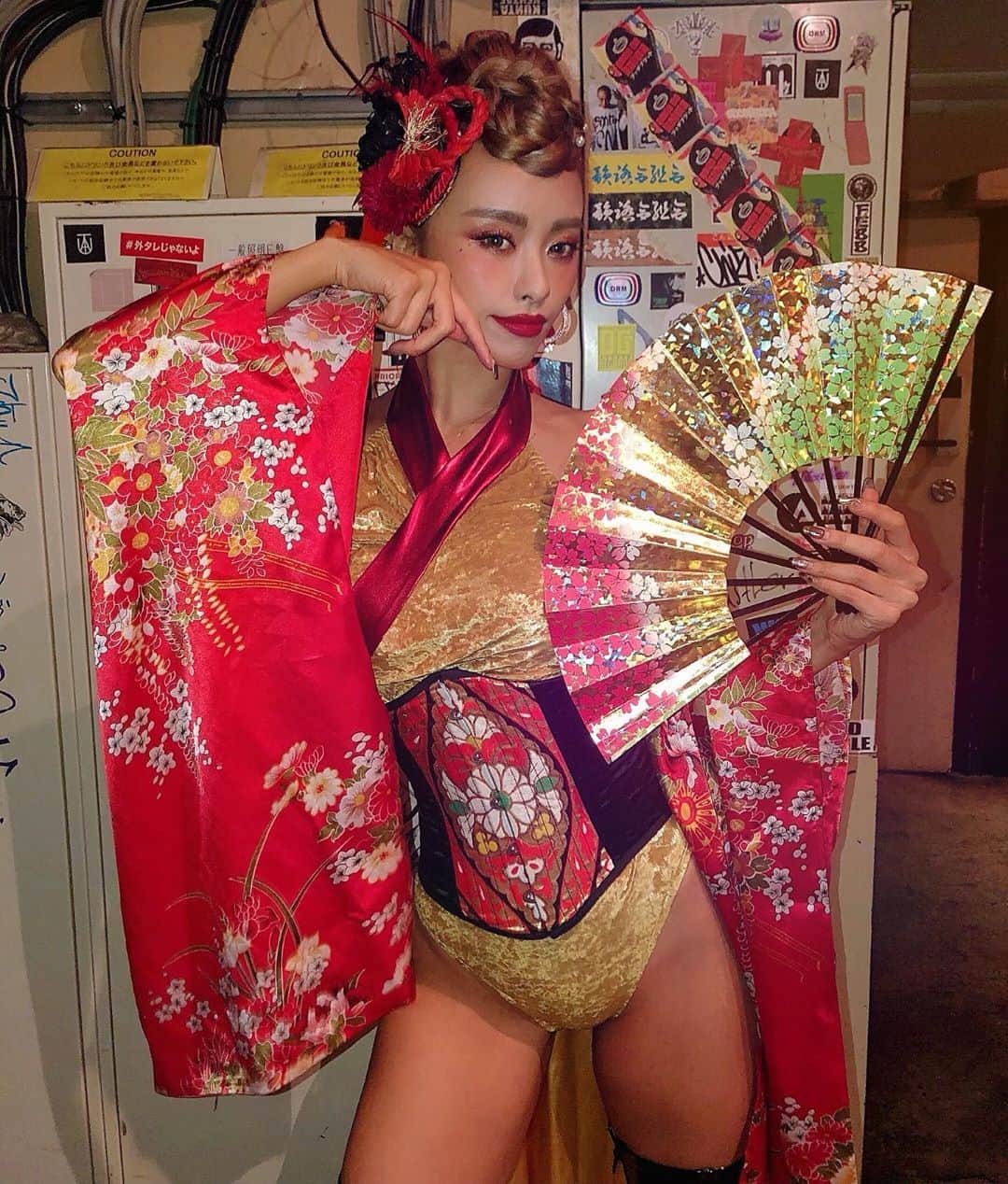 NAHOさんのインスタグラム写真 - (NAHOInstagram)「『和』👘💋💋 . . 昨夜はEDGE HOUSE🔥 皆さんありがとうございましたっ🐾 . とっても素敵な空間で最高でした♡‼️‼️ 音もセットもライティングも全てカッコ良すぎて🎧✨ ほんとに楽しかった😌❤️ コンセプトが和だったので久々の着物衣装👘♡♡ . . . 📸→ @jurixoxoxo ♡ . #cyberjapan #cjd_naho #dancer #girl #japanesegirl #makeup #kimono #kimonostyle #japan #club #EDGEHOUSE #vision #visiontokyo #サイバージャパン #サイバージャパンダンサーズ #なち #なちぽん #NAHO #ダンサー #着物 #和 #和装ヘア #ヘアメイク #クラブ #渋谷」12月15日 16時58分 - naho25__kai_noa