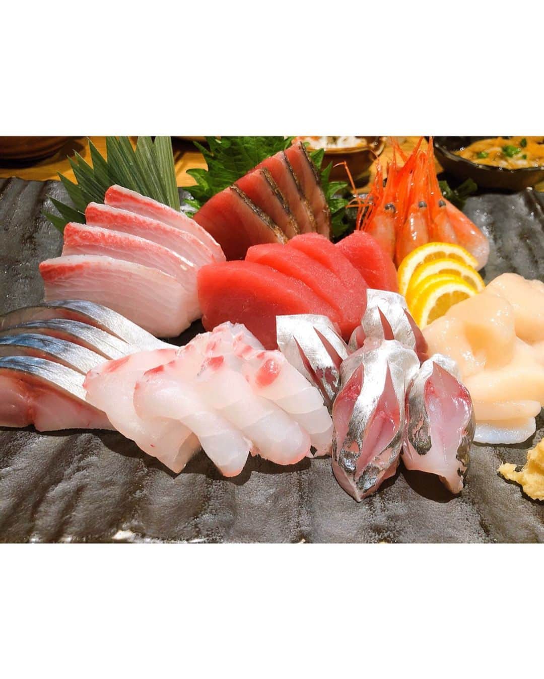 西村季里子さんのインスタグラム写真 - (西村季里子Instagram)「・ 先月からほぼ毎日外食してる🐷 お腹すいてなくても食べてる🐷 さすがに大変なことになった🐖🐖🐖 12月も予定で埋まっている〜 年末年始も実家で食べるだろうな〜〜 そして来月は誕生日…👸🏻🍓 エステに通おうか本気で悩む… #外食#デブエット#師走#仕方ないという甘え #毎日外食#食べることが幸せ #ダイエット#痩せたい#エステ #ジム#ホットヨガ#食事制限#は無理 #宅トレ#follow#followｍe」12月15日 17時29分 - kiriko_nishimura