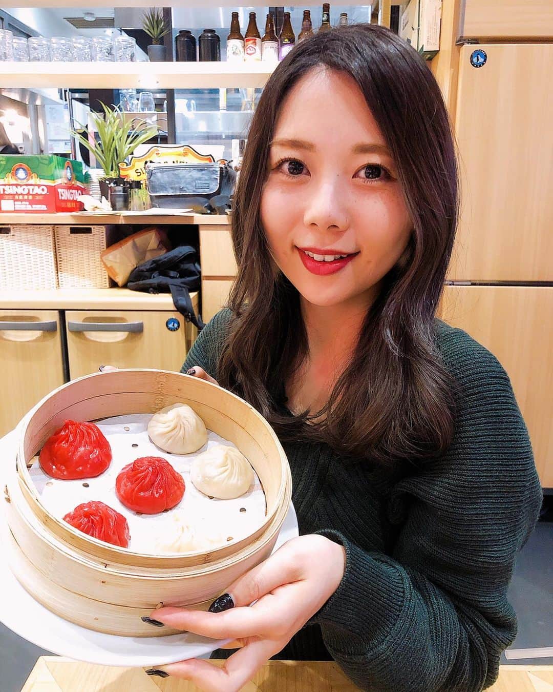 西村季里子のインスタグラム：「・ 先月からほぼ毎日外食してる🐷 お腹すいてなくても食べてる🐷 さすがに大変なことになった🐖🐖🐖 12月も予定で埋まっている〜 年末年始も実家で食べるだろうな〜〜 そして来月は誕生日…👸🏻🍓 エステに通おうか本気で悩む… #外食#デブエット#師走#仕方ないという甘え #毎日外食#食べることが幸せ #ダイエット#痩せたい#エステ #ジム#ホットヨガ#食事制限#は無理 #宅トレ#follow#followｍe」