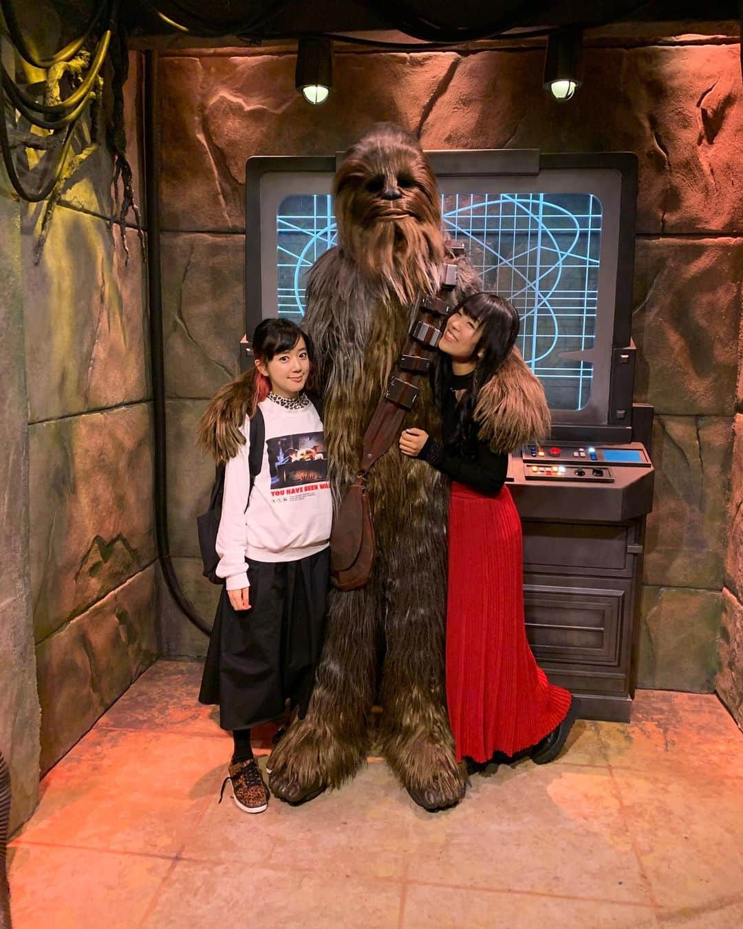 のインスタグラム：「チューバッカに会ったよ♡ アメリカのDisneyland、最高にたのしかった！！」