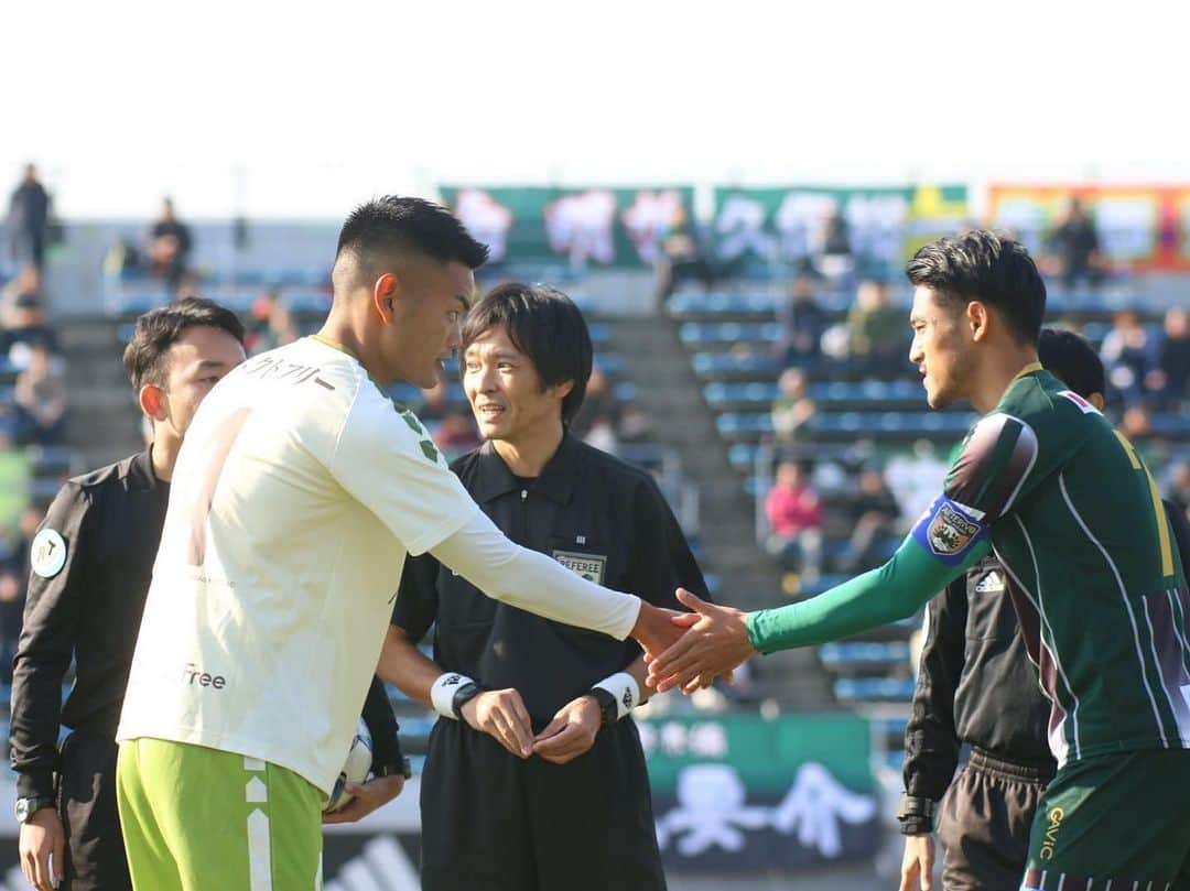 内田錬平さんのインスタグラム写真 - (内田錬平Instagram)「KSLCUP2019  優勝しました‼️🏆✨ 決勝 vsアルテリーヴォ和歌山 2-1 win⚽️✨ 得点　森崎、山本  このメンバーで挑む今年最後の公式戦、優勝で締めくくれて良かったです‼️ 一年間応援ありがとうございました‼️ #おこしやす京都AC #KSLカップ #優勝」12月15日 17時24分 - renpiiiii