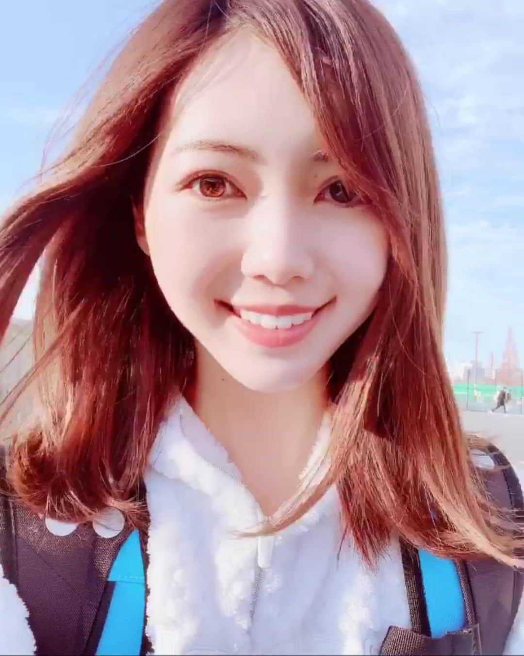 川又智菜美のインスタグラム：「🎾😆🎾﻿ ﻿ 12月にはいってもモコモコのウェアを着て﻿ テニスやっております☺️✨﻿ ﻿ 今日はまだ暖かかったから良かったですが、﻿ 夜とかは最初凍えそうになります❄️笑　﻿ ﻿ でも課題はたくさんだし、﻿ なにより楽しいのですぐ寒さを忘れます🤣﻿ ﻿ 年末も試合に申し込んでるので﻿ 練習がんばるぞ〜💪﻿ ﻿ #相棒は #お気に入りのテニスバッグ 😚﻿ #歩きながら撮ったら﻿ #風受けて髪が😂﻿ #楽しい #屋外テニス #冬 #winter﻿ #テニス #テニス女子  #日々練習 #テニス好き #tennisgirl ﻿#バボラ #babolat #ヨネックス #yonex ﻿ #ちなみテニス #テニスウェア #もこもこ﻿ #セントフォース #川又智菜美」