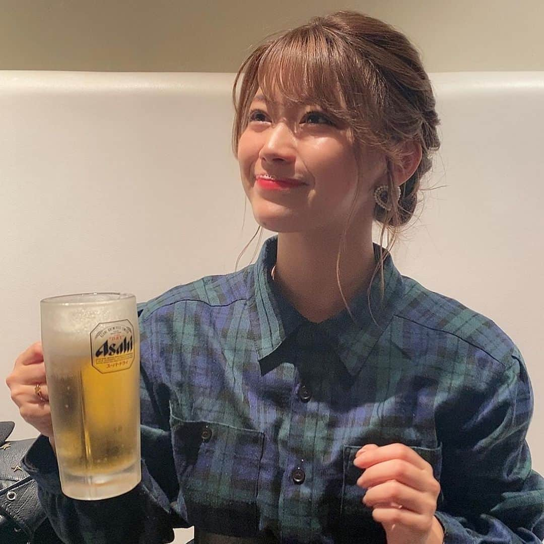 山内鈴蘭さんのインスタグラム写真 - (山内鈴蘭Instagram)「じーーーー😳からの、泡ひげ🥴 ． ． #ビール #ビール女子 #お酒 #最初の一口 #一番美味しい」12月15日 17時41分 - xxsuzuranxx