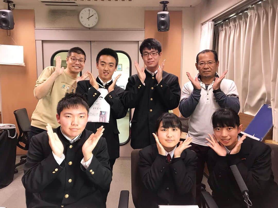 てゲてゲハイスクール→ハウスさんのインスタグラム写真 - (てゲてゲハイスクール→ハウスInstagram)「鹿児島工業高校のみんなと一緒にお送りしました☺️！！学校のアイドルには筋肉ムキムキの山本善樹先生にご出演いただきましたよー💪✨ #tegeh #鹿児島工業高校 #鹿工 #MBCラジオ」12月15日 17時43分 - mbc_tegeh