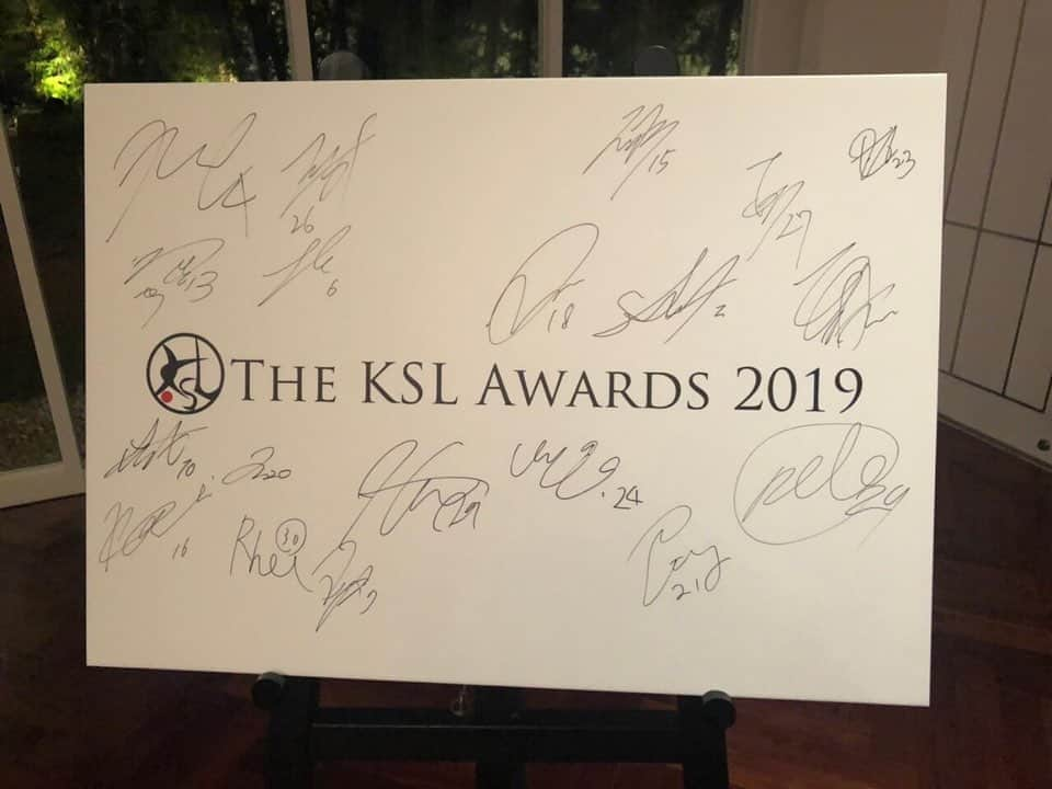 内田錬平さんのインスタグラム写真 - (内田錬平Instagram)「THE KSL AWARDS 2019✨⚽️ チーム⚽️ 関西サッカーリーグ優勝🏆 KSLカップ優勝🏆  個人⚽️ ベストイレブン🏅 2019 The Players of The Year🏅  チームメイトのおかげで、個人賞まで頂くことができ嬉しいです❗️ 更に活躍できるように頑張ります❗️ POY投票していただいた皆さん、ありがとうございました。  #おこしやす京都AC #KSL  #関西サッカーリーグ」12月15日 17時45分 - renpiiiii