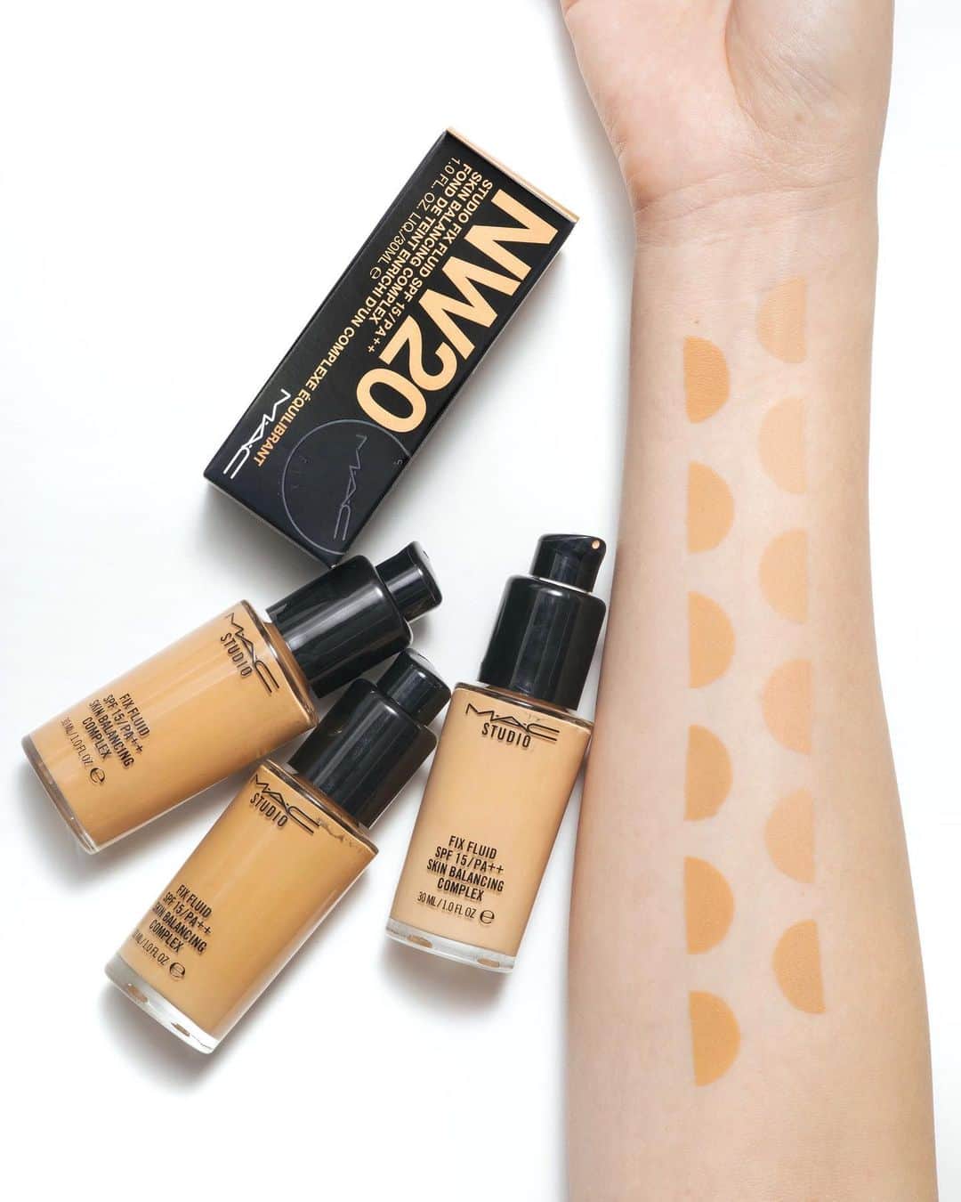 M∙A∙C Cosmetics Japanのインスタグラム：「ㅤ #MACXNissy 高いカバー力、24時間崩れない*、24色展開のリキッドファンデーション、スタジオ フィックス フルイッド SPF15がNissyとコラボ！ ㅤ 自分にぴったりの色が選べる24色展開のファンデーション！肌になじむ1色を見つけて、素肌感を保ちながら自分史上最高の美肌へ✨ ㅤ #MACXNissy コラボ詳細もお楽しみに♪ #Nissy #西島隆弘 #24ファンデ ㅤ ㅤ *色もちデータ取得済(当社調べ、個人差あり) ㅤ DESIGN: M·A·C ARTIST RINO KASAI @rino416⠀@macpro_tokyo PHOTO: @takaki_iwata ㅤ ㅤ ㅤ ㅤ ㅤ #MACCosmeticsJapan #MACコスメ #MACCosmetics #コスメ #メイク #スタジオフィックスフルイッド #スタジオフィックス #studiofix #ファンデ #ファンデーション #リキッドファンデーション #ベースメイク #カバー力 #崩れない #スウォッチ #美肌 #メイク法 #カラバリ #makeup #basemakeup #cosmetics #foundation #beauty」
