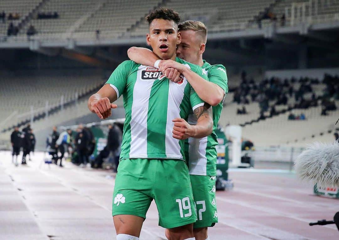 ウッフェ・ベックのインスタグラム：「Important win last night! ☘️」