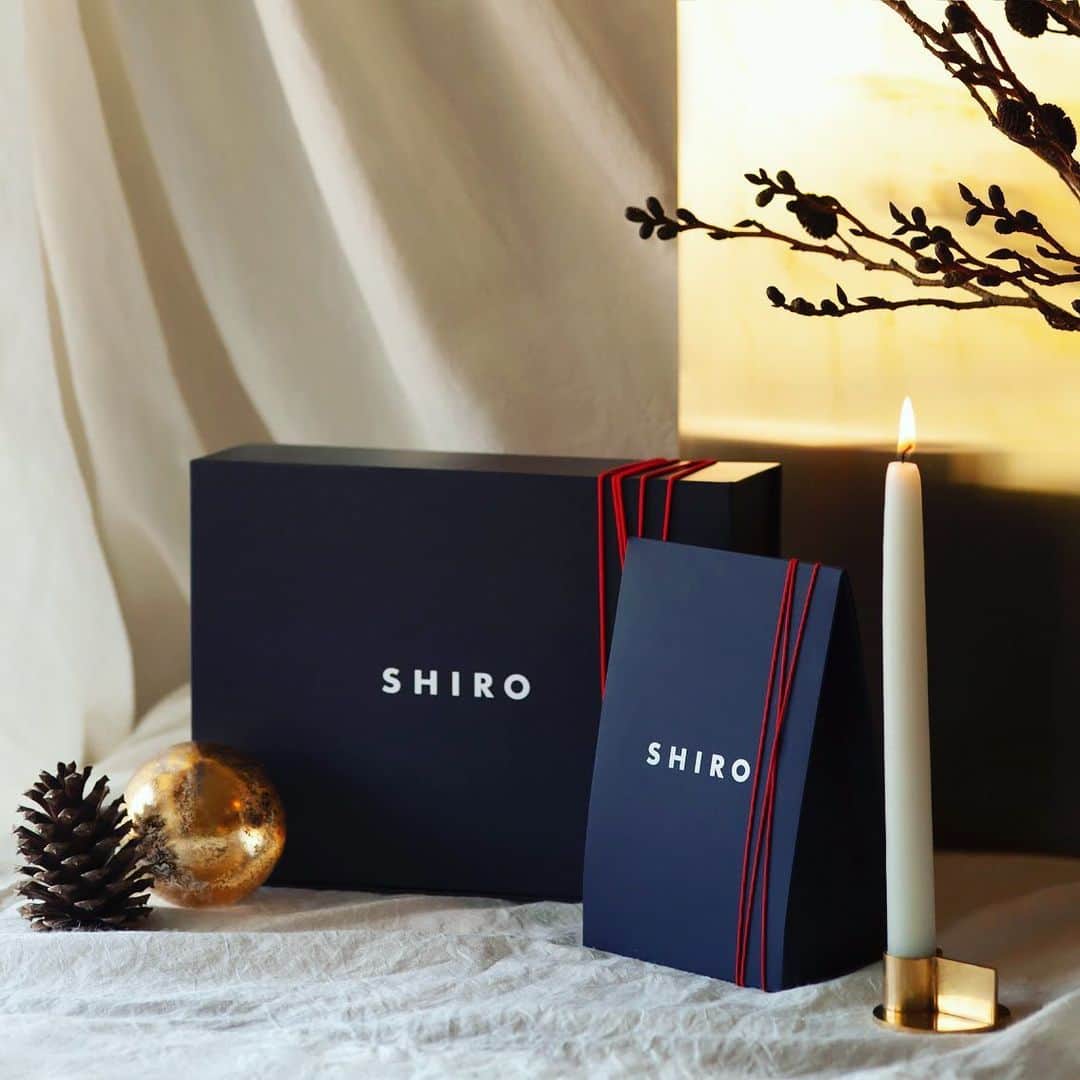 shiroさんのインスタグラム写真 - (shiroInstagram)「贈る人のことを思ってギフトを選ぶのも、幸せな時間。  #SHIRO #SHIROcosme #gift #wintergift #wrapping #holiday」12月15日 18時12分 - shiro_japan