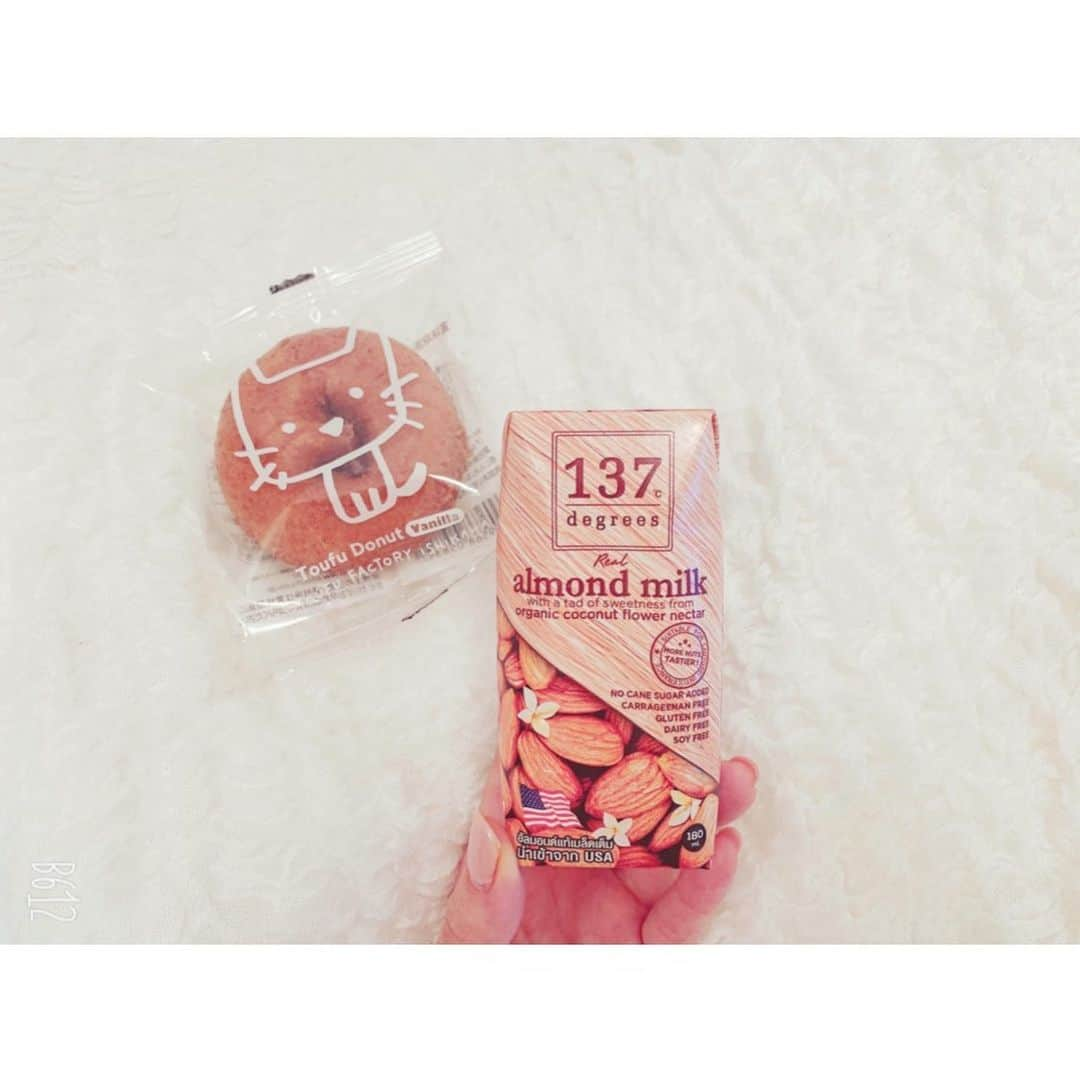 廣瀬麻伊さんのインスタグラム写真 - (廣瀬麻伊Instagram)「おいちぃ(´・ω・)💕 #almondmilk #toufudonut」12月15日 18時12分 - mai_hirose