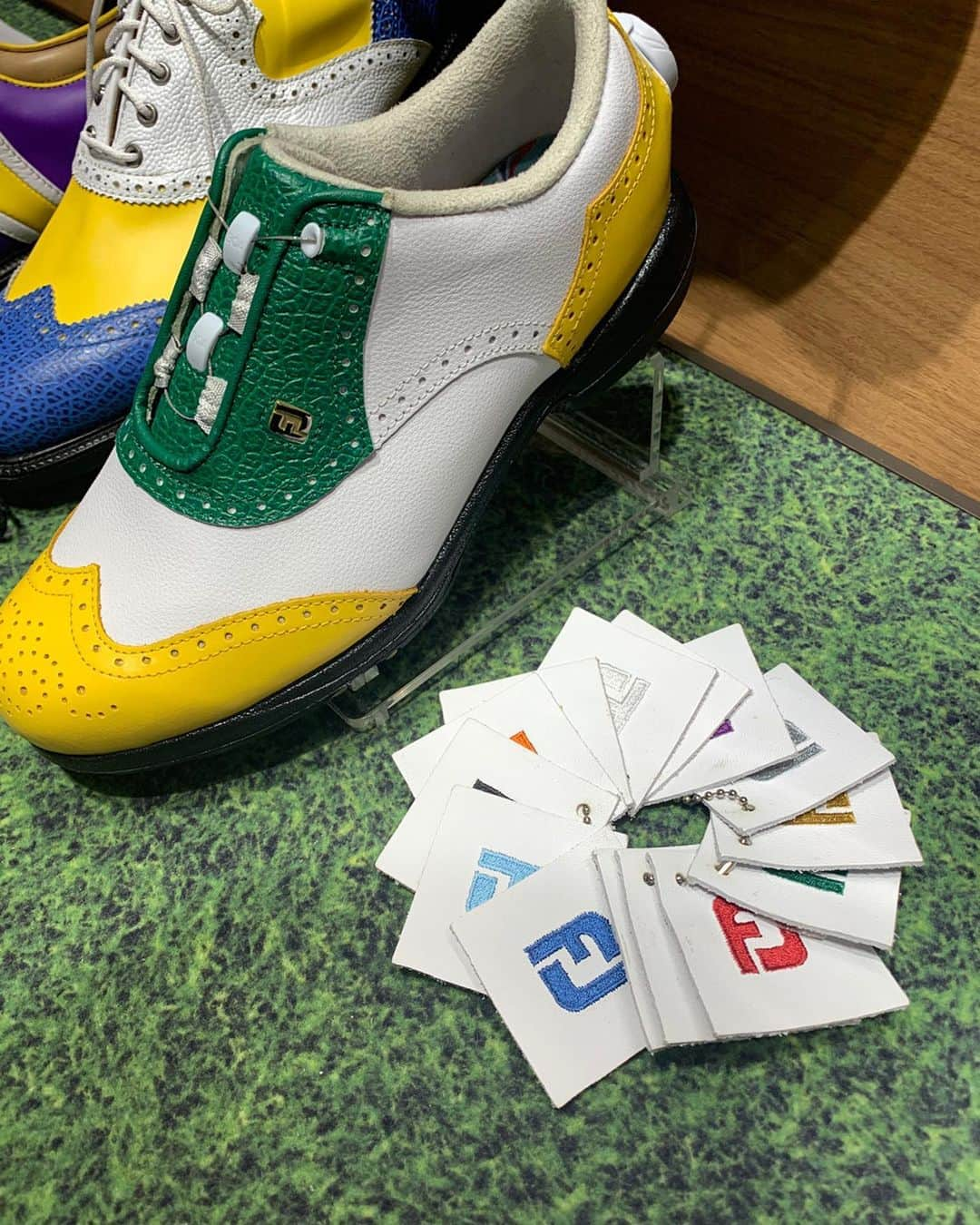 西野沙瑛さんのインスタグラム写真 - (西野沙瑛Instagram)「- - 広尾のゴルフ5で @footjoy.japan のセミオーダー シューズを作ったよ👟❤️ 私の足幅は狭めで23センチだったのも 知れて良かった🤣(今まで23.5cmだと思ってた) 色も柄もたくさんバリエーションあって すごく迷った！！☺️💦 刺繍もいれたよ♪ 来月くらいに届くみたいで楽しみー❤︎ - #myfootjoy #footjoys #フットジョイ #ゴルフ女子 #ゴルフ男子 #ゴルフコーデ #スポーツ女子  #ゴルフウェア #スポーツ #golf #골프 #골프스타그램 #골프장 #라운드 #골프스윙 #골프사랑 #골프레슨 #아이언샷 #스크린골프 #드라이버샷 #골스타그램 #トレーニング #トレーニング女子 #筋トレ #筋トレ女子 #golfstagram #golfswing」12月15日 18時08分 - sae_golf