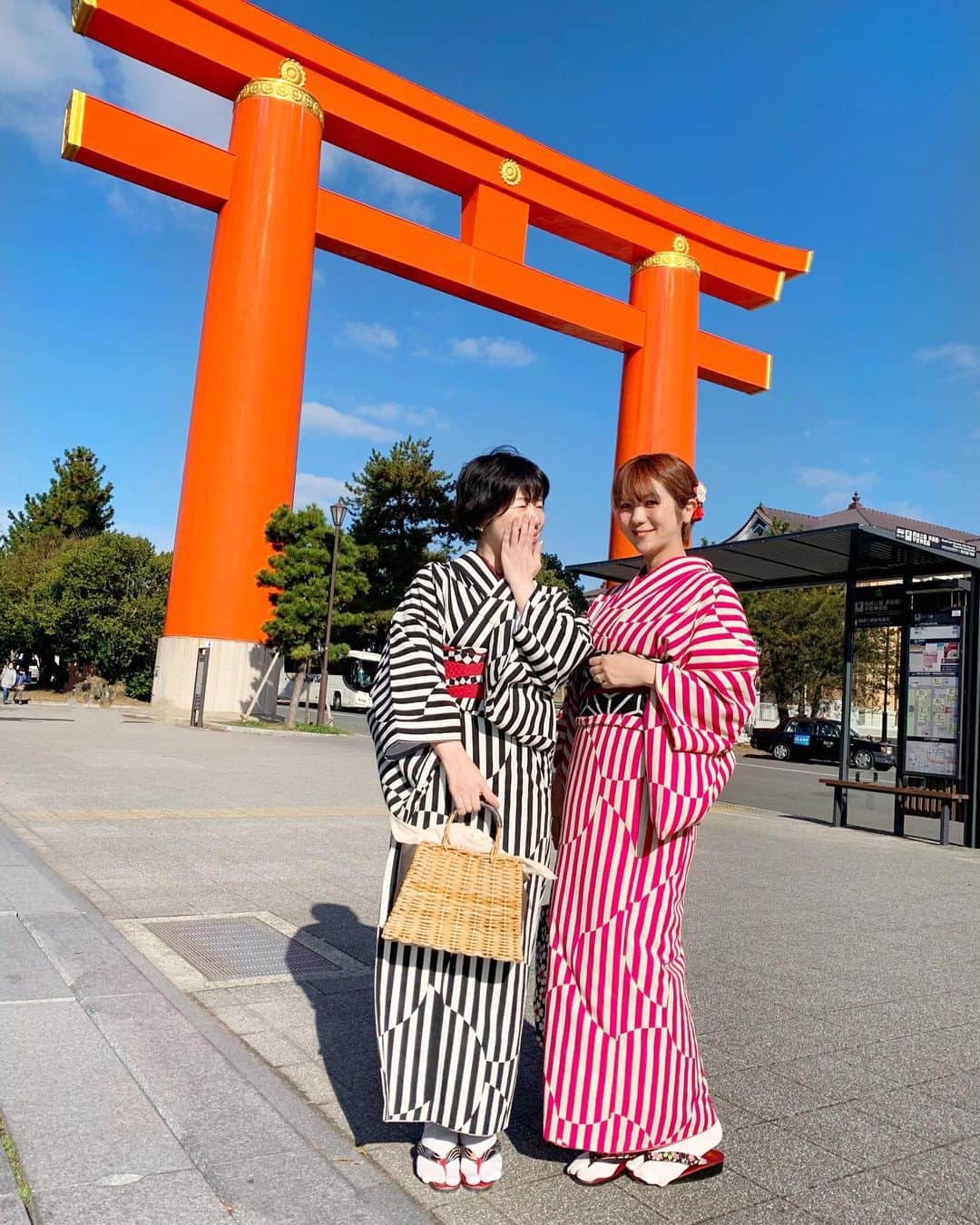 yoka1124さんのインスタグラム写真 - (yoka1124Instagram)「☆☆☆ ・ ・ ラストは京都 お友達が着物レンタルを予約していてくれて 着物を着てブラブラ👘 ・ ・ 行ってみたかった車折神社へ 楽しかったなぁ💗🐰 息子の成功も祈ってきました さて、帰りまーす🚅 ・ ・ ・ ・ ・ ・ ・ #京都 #着物 #レンタル着物 #kyoto #kimono#japan #和服 #リンクコーデ #着物女子 #シミラーラック #車折神社 #ヲタ活  #SixTONES #キンプリ #女子旅 #プチ旅行 #そうだ京都行こう #きれいめコーデ #きれいめカジュアル #coordinate#ootd#instafashion#今日のコーデ#ママコーデ#ママファッション#男の子ママ#coordiful大人女子#高身長女子 #30代ファッション」12月15日 18時15分 - yoka1124