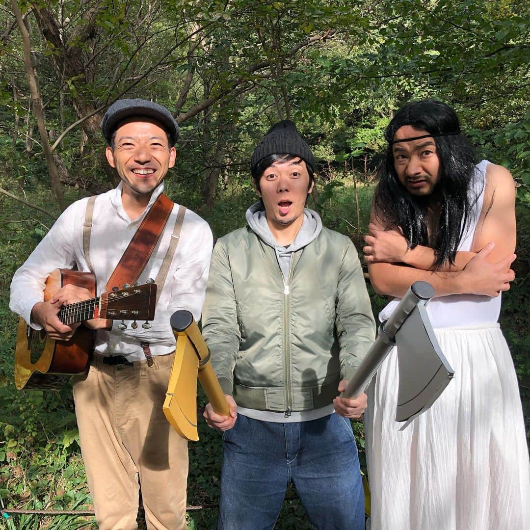 森慎太郎さんのインスタグラム写真 - (森慎太郎Instagram)「キングオブコントでやったネタ二本が、JOYSOUNDでカラオケになって配信スタートしました！！！ カラオケ用のPVも撮ったので、一日イチモツ歌ってください❗️そのためにたくさん忘年会やってください❗️❗️ #農夫と神様 #山男と神様 #大きなイチモツをください #カラオケ #JOYSOUND #有働監督 #一日一物」12月15日 18時19分 - doburockmorishintaro