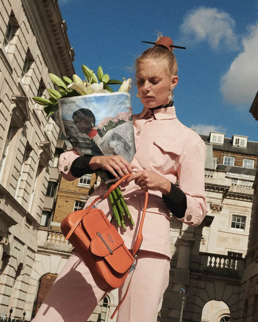 プラダさんのインスタグラム写真 - (プラダInstagram)「Find newness wherever possible. The #PradaResort20 campaign debuts on corner store bouquets around the world. Pick one up, or discover more via link in bio. #Prada #PradaSidonie #PradaSeditiousSimplicity」12月15日 18時24分 - prada