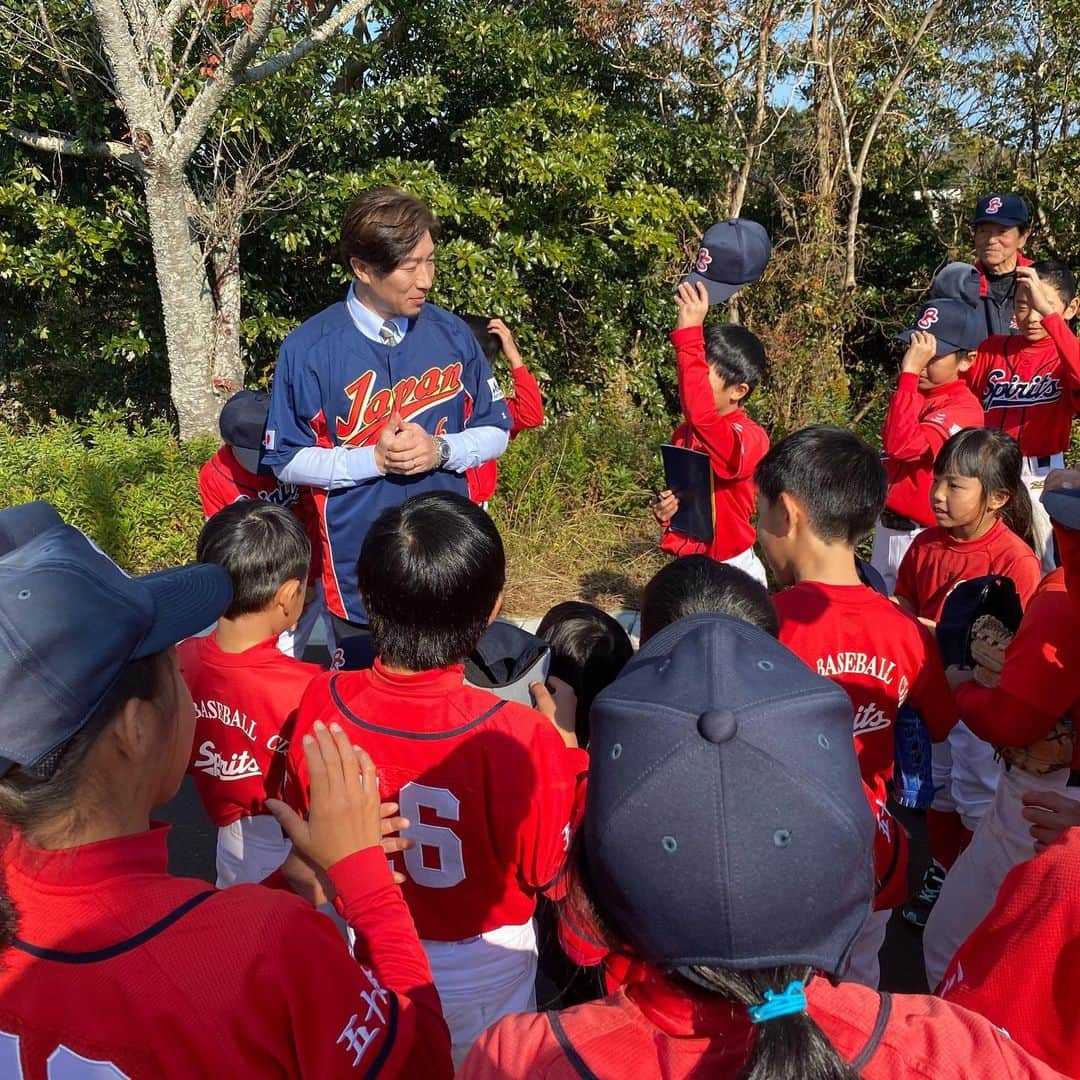 多村仁志さんのインスタグラム写真 - (多村仁志Instagram)「. 無事に(有)宇田ミート杯が終了⚾️ ・ 三重県内から集まった32チームの頂点に立ったのは接戦を制した「栗葉少年野球部」でした！ ・ その他のチームも含めレベルが高く驚きましたし、たくさんの感動を貰いました。 ・ そして、初めて志摩市を訪れましたが、また来たいと思わせてくれる町でした。」12月15日 18時39分 - hit_tamu