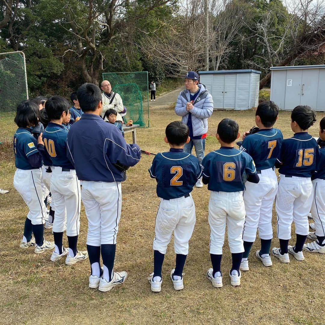 多村仁志さんのインスタグラム写真 - (多村仁志Instagram)「. 無事に(有)宇田ミート杯が終了⚾️ ・ 三重県内から集まった32チームの頂点に立ったのは接戦を制した「栗葉少年野球部」でした！ ・ その他のチームも含めレベルが高く驚きましたし、たくさんの感動を貰いました。 ・ そして、初めて志摩市を訪れましたが、また来たいと思わせてくれる町でした。」12月15日 18時39分 - hit_tamu