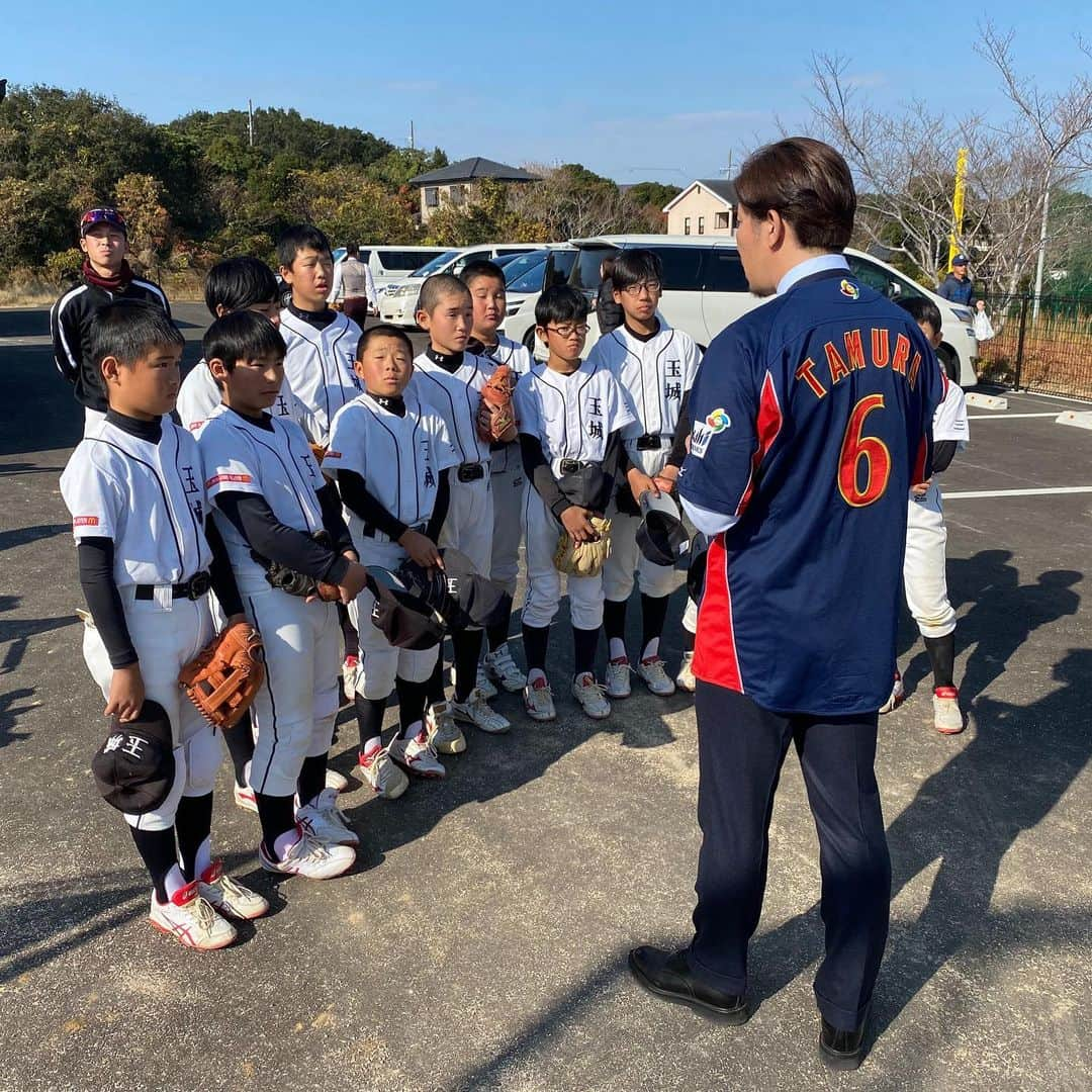 多村仁志さんのインスタグラム写真 - (多村仁志Instagram)「. 無事に(有)宇田ミート杯が終了⚾️ ・ 三重県内から集まった32チームの頂点に立ったのは接戦を制した「栗葉少年野球部」でした！ ・ その他のチームも含めレベルが高く驚きましたし、たくさんの感動を貰いました。 ・ そして、初めて志摩市を訪れましたが、また来たいと思わせてくれる町でした。」12月15日 18時39分 - hit_tamu