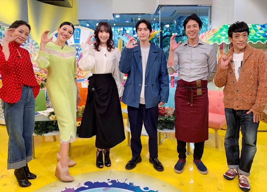 のインスタグラム：「今日のTOKYO MX【日曜はカラフル】は、貴城ケイさんと稲葉友さんをゲストに、進行に内田恭子さんをお迎えして、楽しくお送り致しましたよ☺️ 。 よしあきくんは、初めてのロケに🎥❣️ 。 年内最後の放送となる来週は、スザンヌちゃんをゲストに迎え、高橋みなみちゃんと進行してまいります❣️お楽しみに🎵 。 日曜はカラフルは、全国の皆様もMキャスでご覧になれますよ😍 。 #貴城ケイさんは旦那様のセリフのだぜよに痺れて結婚したのだそう❣️ #稲葉友さんは聞き上手の回し上手な大人な好青年でした！ #内田恭子さんは相変わらずお綺麗過ぎでした〜✨ #3分間クッキングは美味しいレモン蒸しサーモンの林檎ソースがけ🍎🍋 @sunday_colorful」